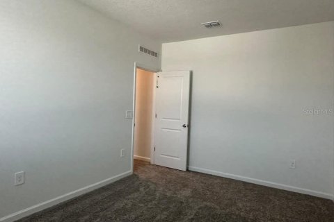 Townhouse in Davenport, Florida 3 bedrooms, 173.17 sq.m. № 2400372 - photo 19