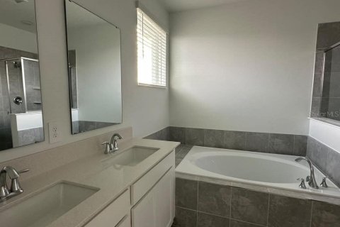 Townhouse in Davenport, Florida 3 bedrooms, 173.17 sq.m. № 2400372 - photo 12