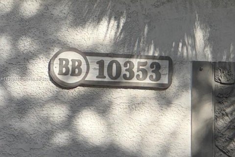 Снять в аренду кондоминиум в Майами, Флорида 2 спальни, 82.78м2, № 2079670 - фото 2