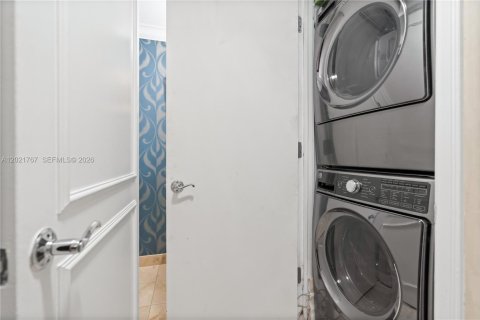Condominio en venta en Miami, Florida, 1 dormitorio, 87.14 m2 № 2145731 - foto 19