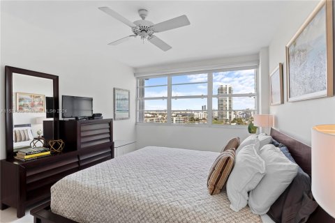 Copropriété à vendre à Miami Beach, Floride: 1 chambre, 79.99 m2 № 2016163 - photo 11