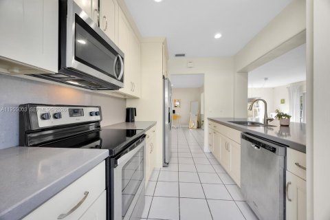 Villa ou maison à vendre à Miami, Floride: 3 chambres, 152.55 m2 № 2010341 - photo 8