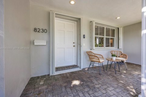 Villa ou maison à vendre à Miami, Floride: 3 chambres, 152.55 m2 № 2010341 - photo 3