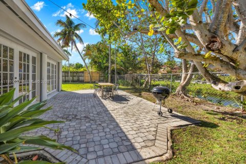 Villa ou maison à vendre à Miami, Floride: 3 chambres, 152.55 m2 № 2010341 - photo 16