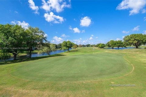 Copropriété à louer à Pembroke Pines, Floride: 2 chambres, 112.13 m2 № 1183423 - photo 1