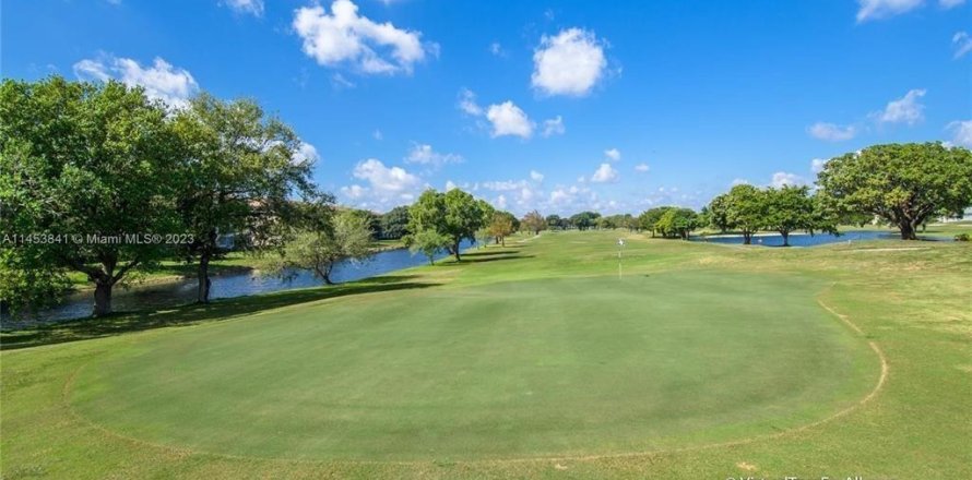 Condominio en Pembroke Pines, Florida, 2 dormitorios № 1183423