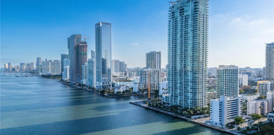 Кондоминиум с 1 спальней в Майами, Флорида № 1958799