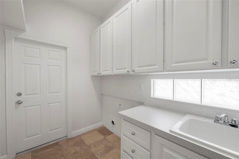 Villa ou maison à louer à Sarasota, Floride: 3 chambres, 186.55 m2 № 2150470 - photo 11
