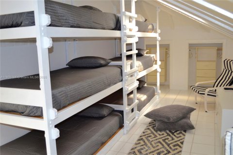 Снять в аренду виллу или дом в Ки-Бискейн, Флорида 5 спален, 599.31м2, № 1743909 - фото 9