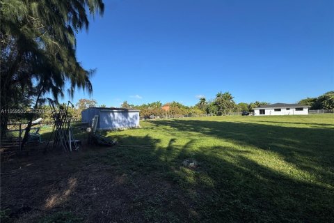 House in Miami, Florida 4 bedrooms, 196.12 sq.m. № 2018001 - photo 4