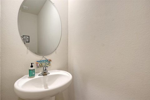 Townhouse in Sarasota, Florida 3 bedrooms, 160.16 sq.m. № 2167678 - photo 22