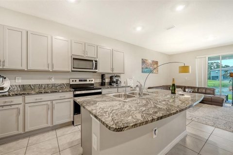 Townhouse in Sarasota, Florida 3 bedrooms, 160.16 sq.m. № 2167678 - photo 14