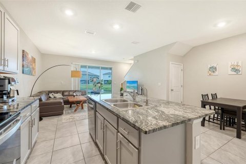 Townhouse in Sarasota, Florida 3 bedrooms, 160.16 sq.m. № 2167678 - photo 15