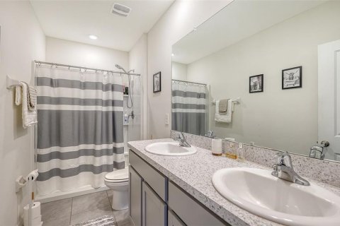 Townhouse in Sarasota, Florida 3 bedrooms, 160.16 sq.m. № 2167678 - photo 27