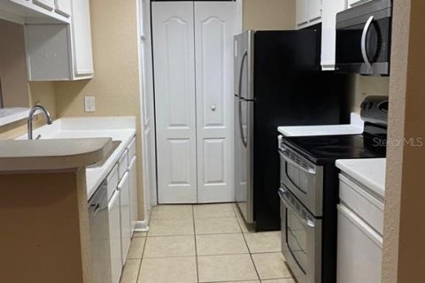Condo in Orlando, Florida, 2 bedrooms  № 1916294 - photo 3