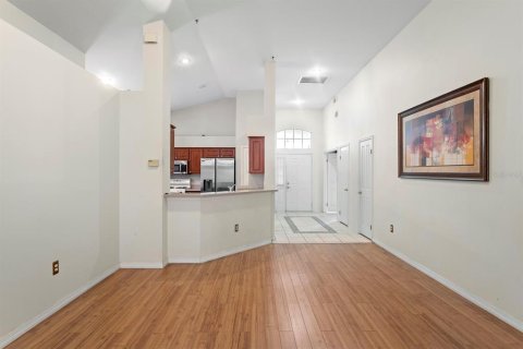 House in Tampa, Florida 5 bedrooms, 217.58 sq.m. № 1835406 - photo 3