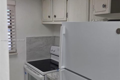 Appartement à louer à Virginia Gardens, Floride: 1 chambre, 1212 m2 № 2000130 - photo 9