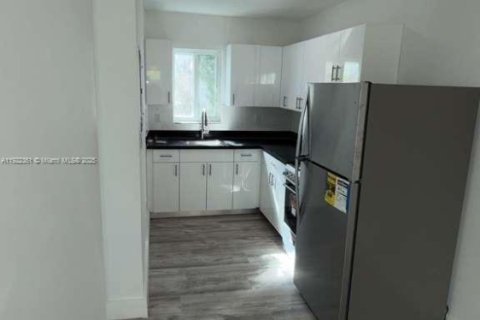 Estudio en Miami Beach, Florida № 2060007