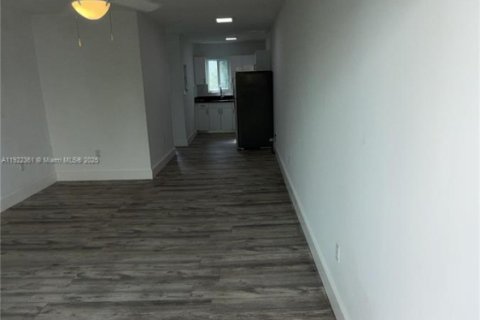 Apartamento en alquiler en Miami Beach, Florida № 2060007 - foto 2