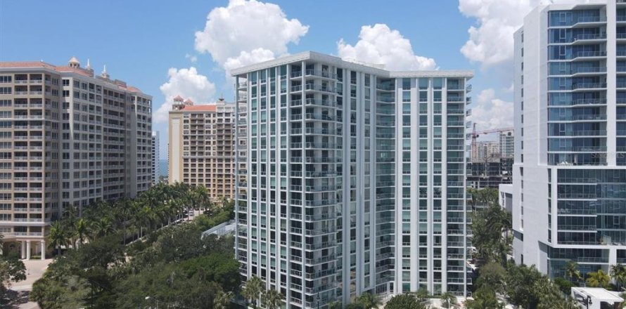 Condo in Sarasota, Florida, 2 bedrooms № 2395988