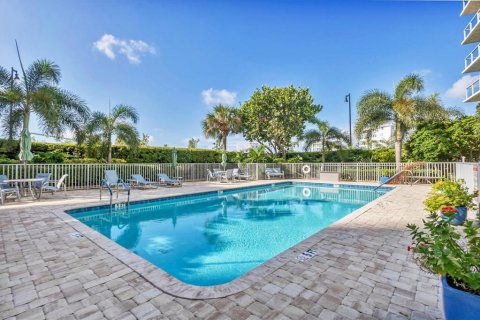 Condo in Sarasota, Florida, 2 bedrooms № 2395988 - photo 30