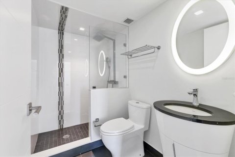 Condo in Sarasota, Florida, 2 bedrooms № 2395988 - photo 23
