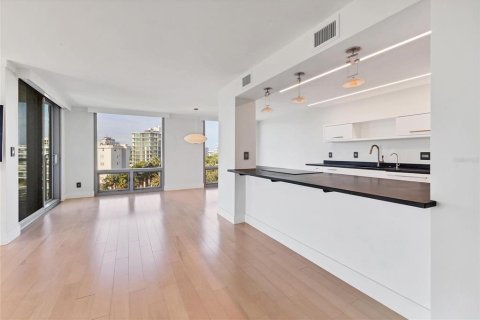 Condo in Sarasota, Florida, 2 bedrooms № 2395988 - photo 8