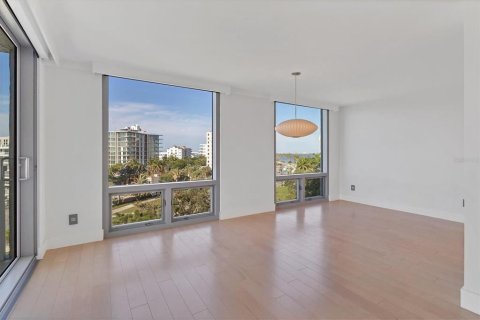 Condo in Sarasota, Florida, 2 bedrooms № 2395988 - photo 13