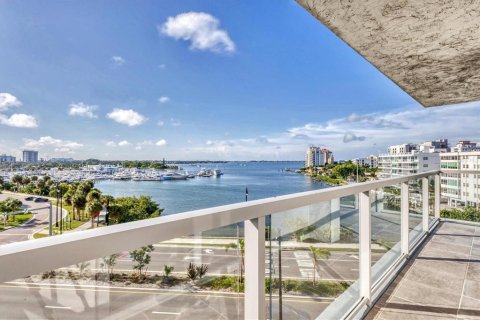 Condo in Sarasota, Florida, 2 bedrooms № 2395988 - photo 27