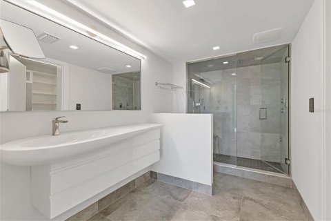 Condo in Sarasota, Florida, 2 bedrooms № 2395988 - photo 19