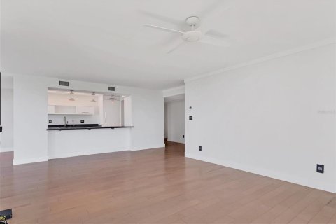 Condo in Sarasota, Florida, 2 bedrooms № 2395988 - photo 6
