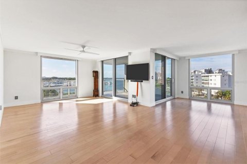 Condo in Sarasota, Florida, 2 bedrooms № 2395988 - photo 3