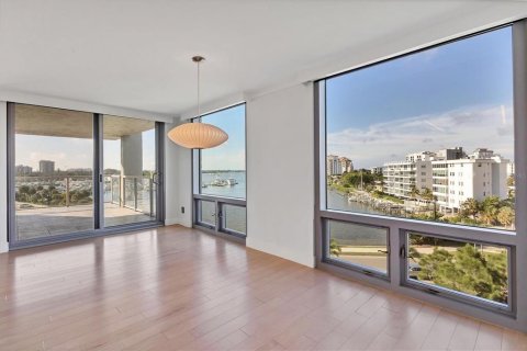 Condo in Sarasota, Florida, 2 bedrooms № 2395988 - photo 14