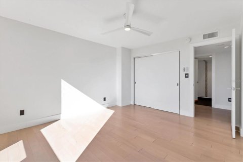 Condo in Sarasota, Florida, 2 bedrooms № 2395988 - photo 18