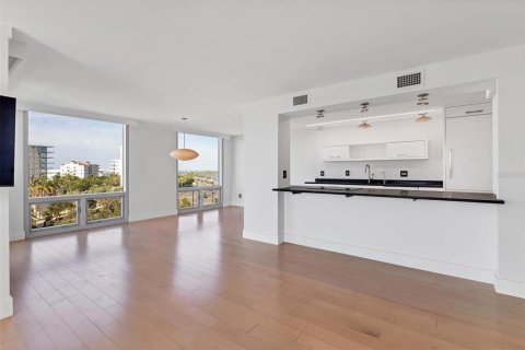 Condo in Sarasota, Florida, 2 bedrooms № 2395988 - photo 7