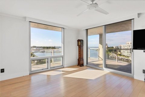 Condo in Sarasota, Florida, 2 bedrooms № 2395988 - photo 4