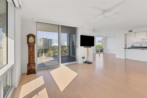 Condo in Sarasota, Florida, 2 bedrooms № 2395988 - photo 5