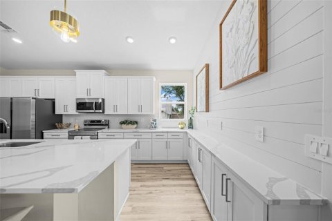 Villa ou maison à vendre à Palm Bay, Floride: 4 chambres, 181.35 m2 № 2312273 - photo 8