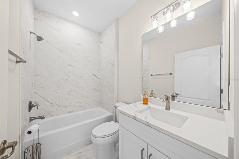 Villa ou maison à vendre à Palm Bay, Floride: 4 chambres, 181.35 m2 № 2312273 - photo 2