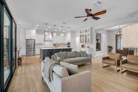 Casa en venta en Orlando, Florida, 4 dormitorios, 337.14 m2 № 2405792 - foto 17