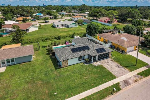 Casa en venta en North Fort Myers, Florida, 4 dormitorios, 151.24 m2 № 1816011 - foto 4