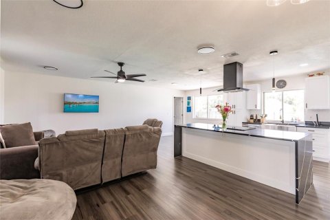Casa en venta en North Fort Myers, Florida, 4 dormitorios, 151.24 m2 № 1816011 - foto 7