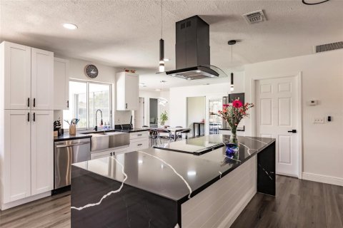 Casa en venta en North Fort Myers, Florida, 4 dormitorios, 151.24 m2 № 1816011 - foto 12