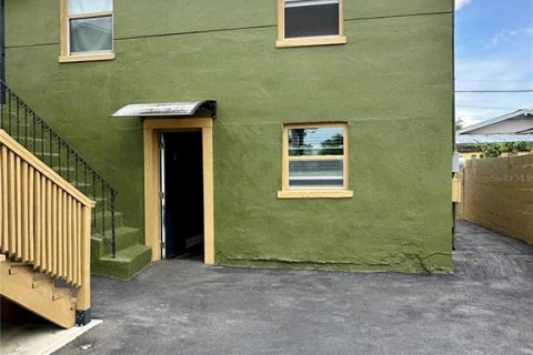 House in Tampa, Florida 3 bedrooms, 91.79 sq.m. № 2229375