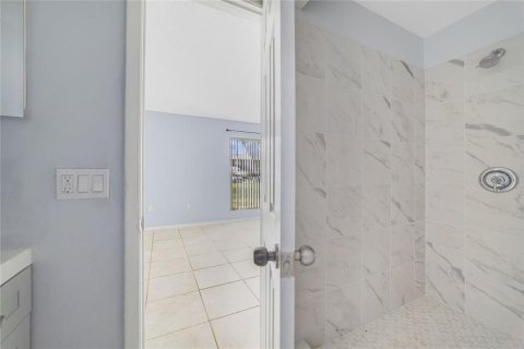 Condo in Orlando, Florida, 3 bedrooms  № 1521209 - photo 15