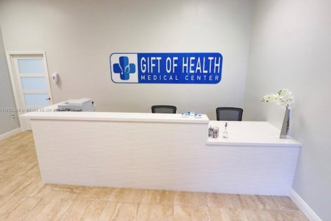 Commercial property in Miami, Florida № 1980697 - photo 4