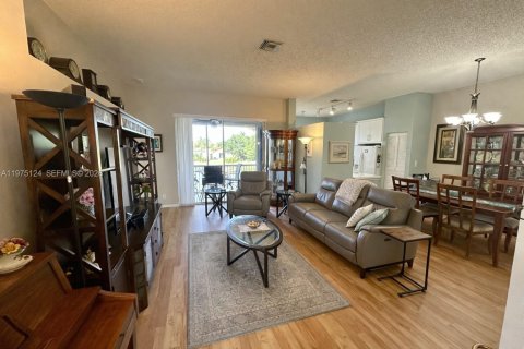 Condo in Pembroke Pines, Florida, 3 bedrooms  № 2041138 - photo 3