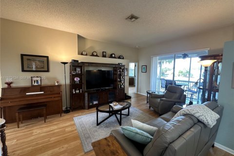 Condo in Pembroke Pines, Florida, 3 bedrooms  № 2041138 - photo 22