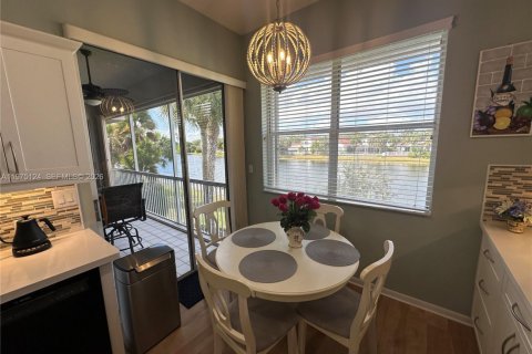 Condo in Pembroke Pines, Florida, 3 bedrooms  № 2041138 - photo 13