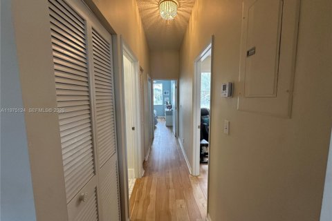 Condo in Pembroke Pines, Florida, 3 bedrooms  № 2041138 - photo 21